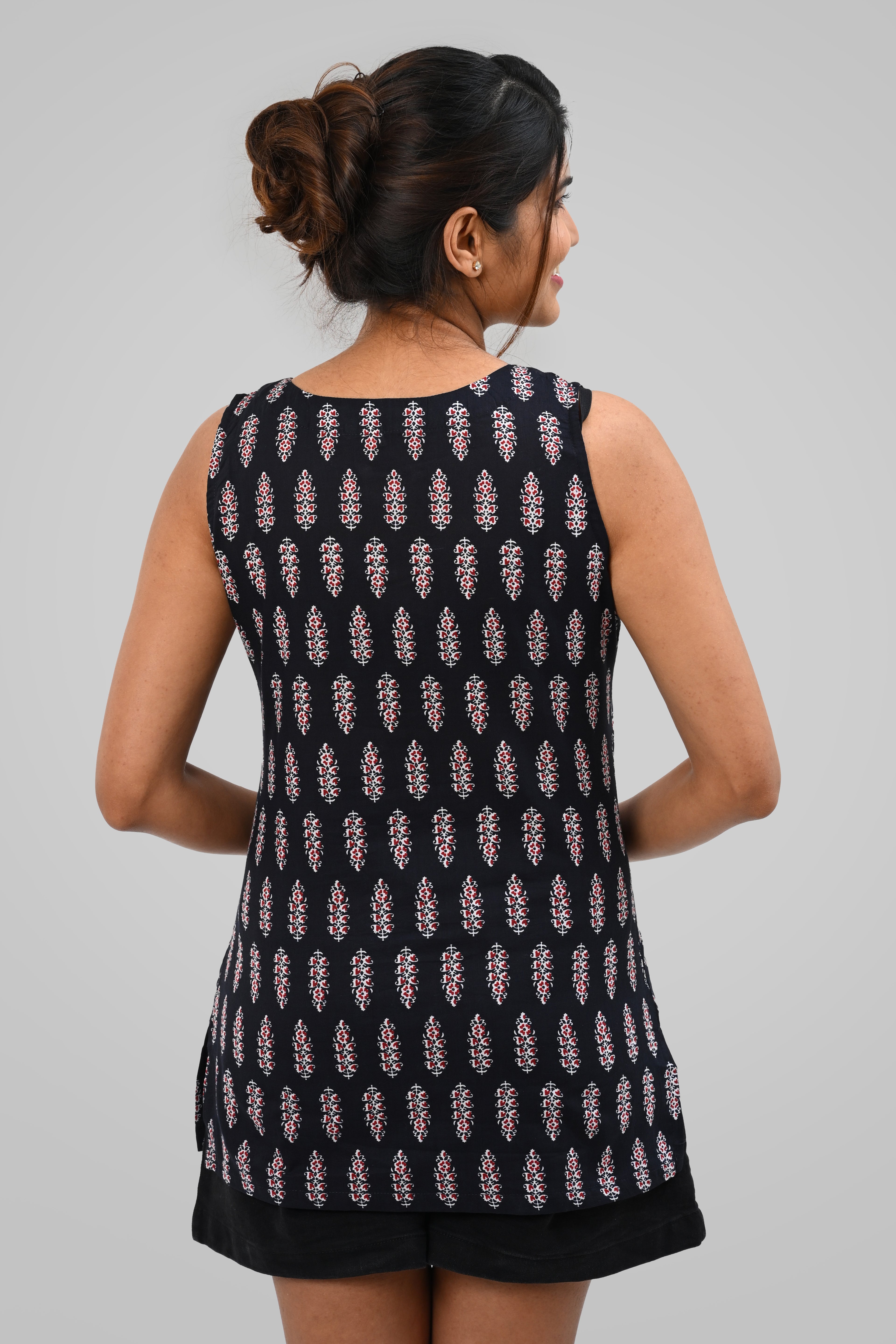 Black Cotton Printed Sleeveless Kurti