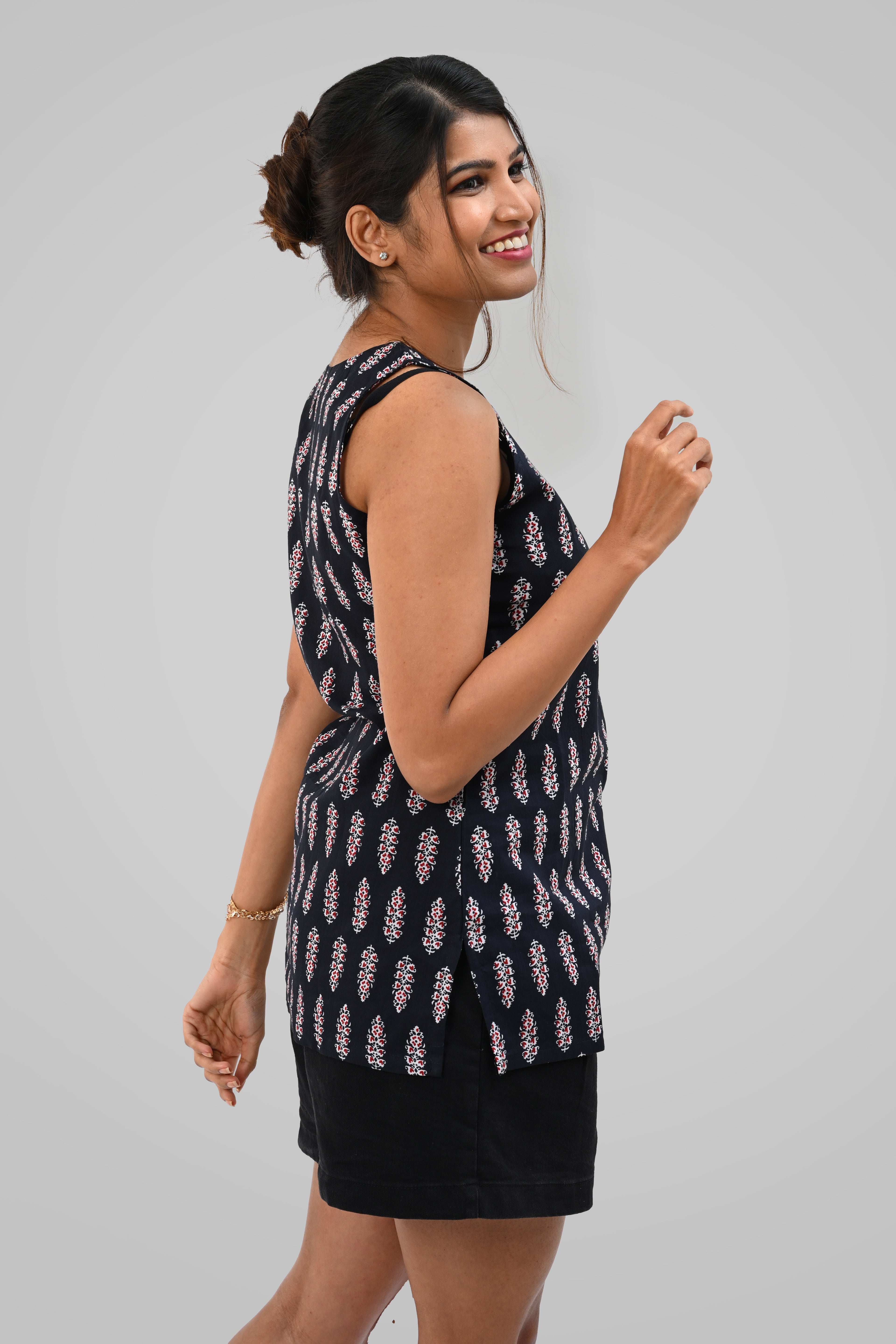 Black Cotton Printed Sleeveless Kurti