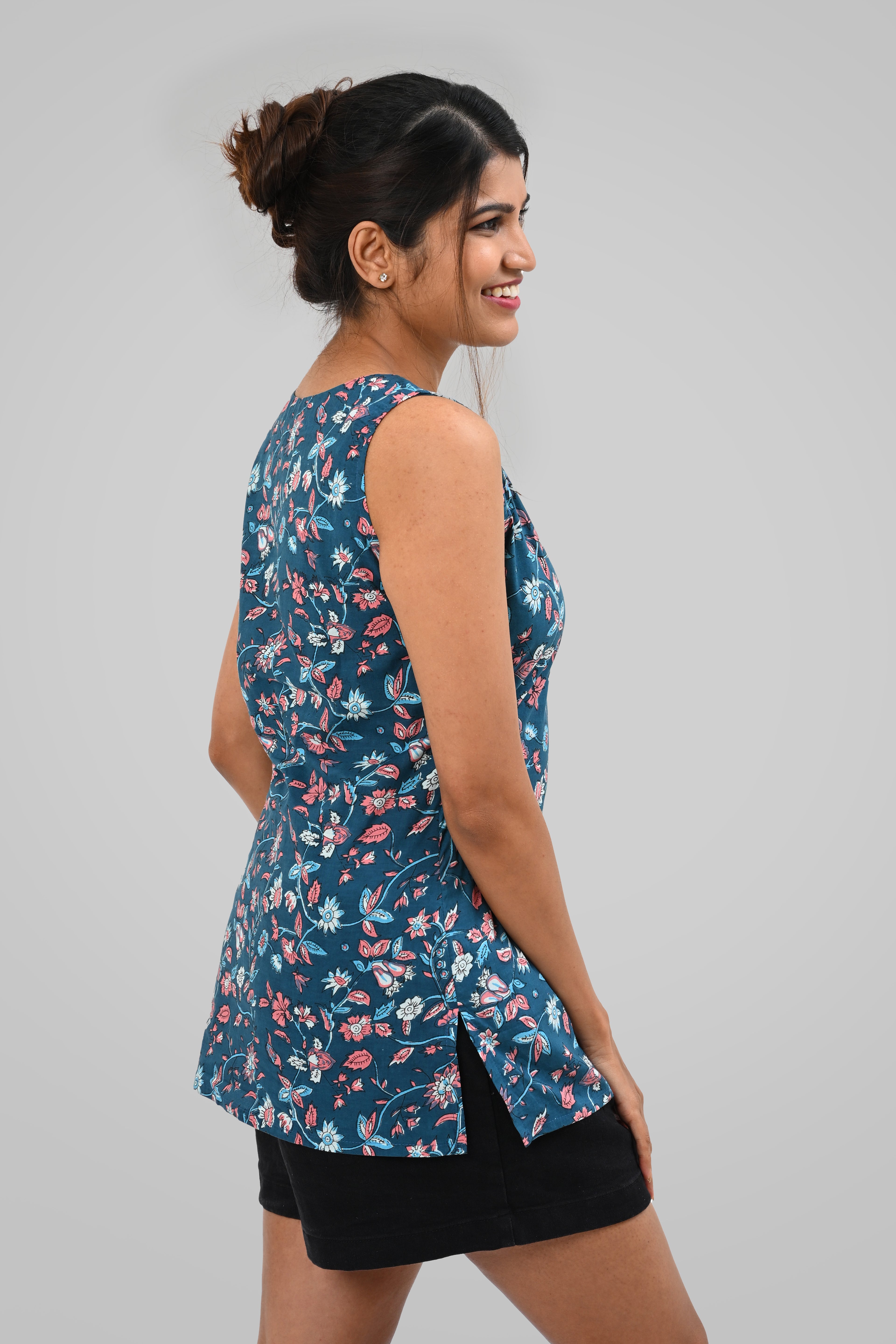 Blue Floral Cotton Printed Sleeveless Kurti