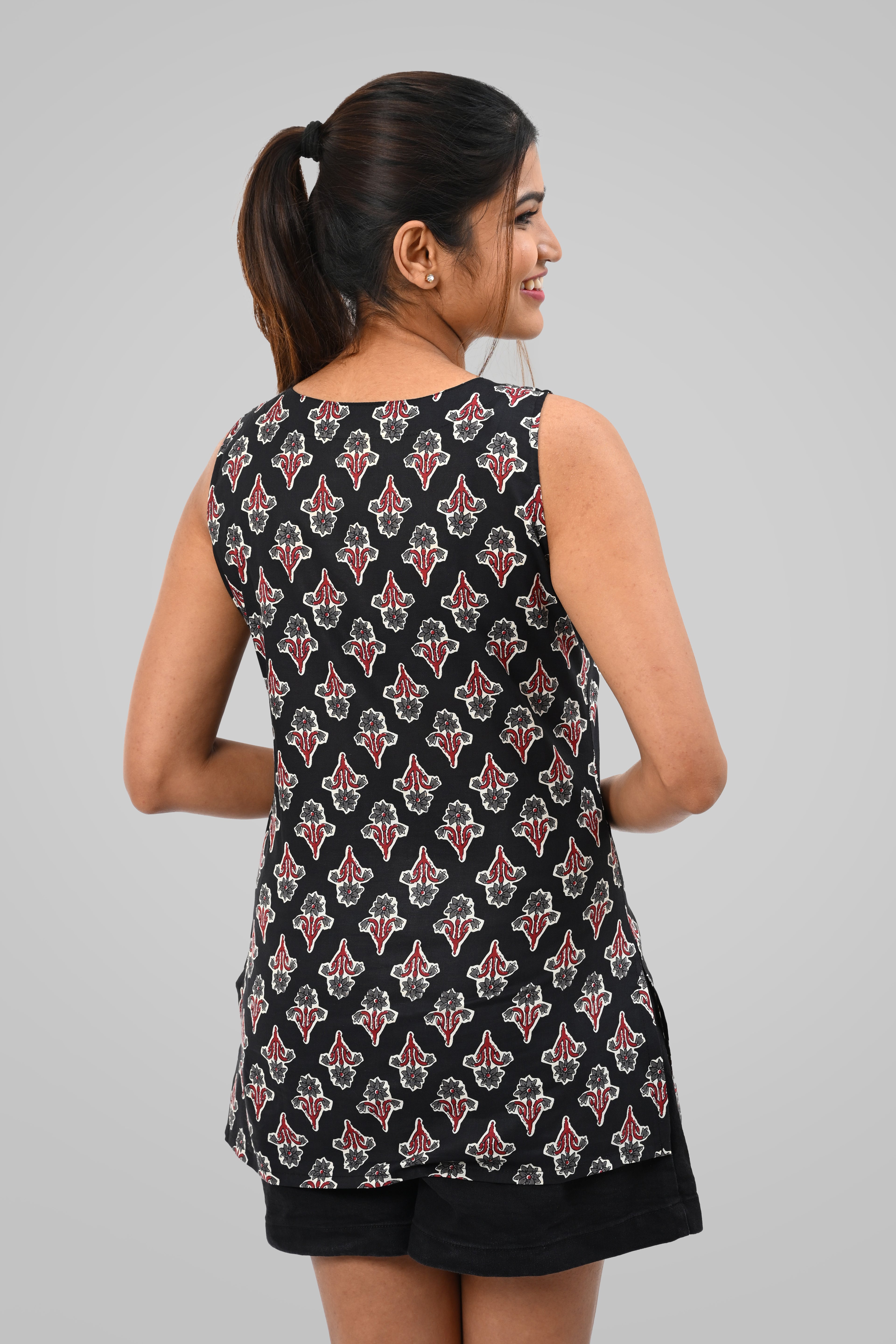 Black Cotton Printed Sleeveless Kurti