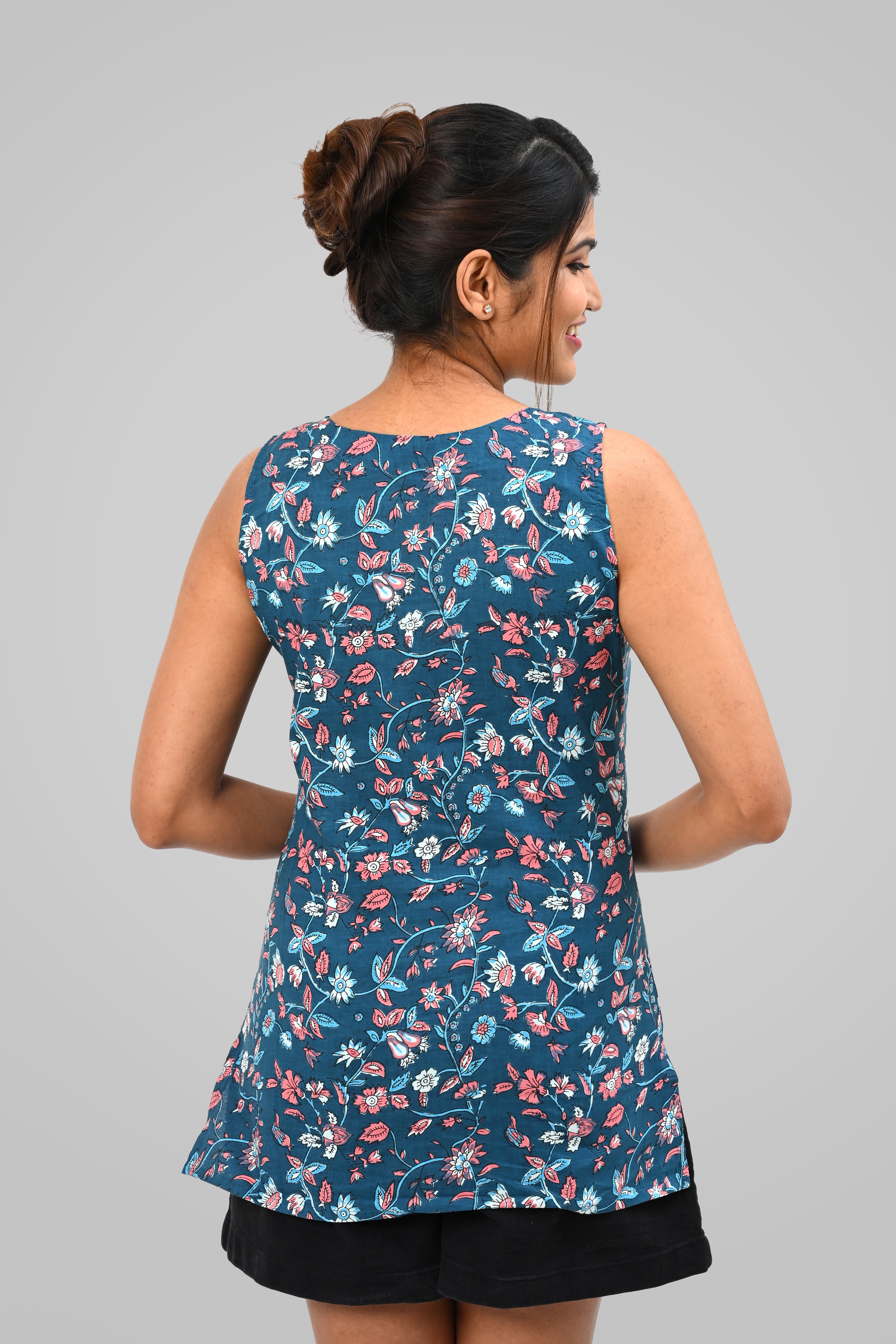 Blue Floral Cotton Printed Sleeveless Kurti