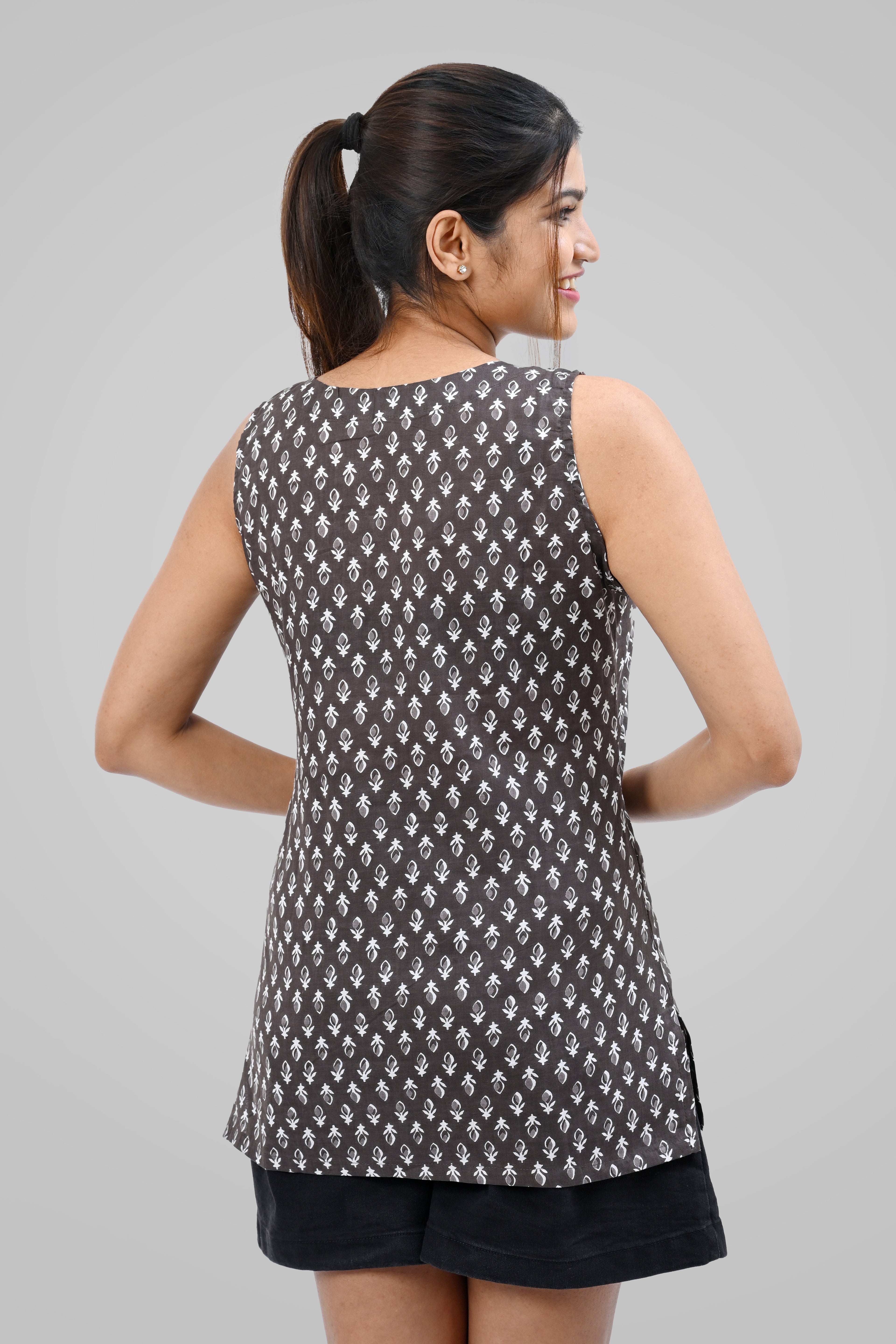 Grey Cotton Printed Sleeveless Kurti