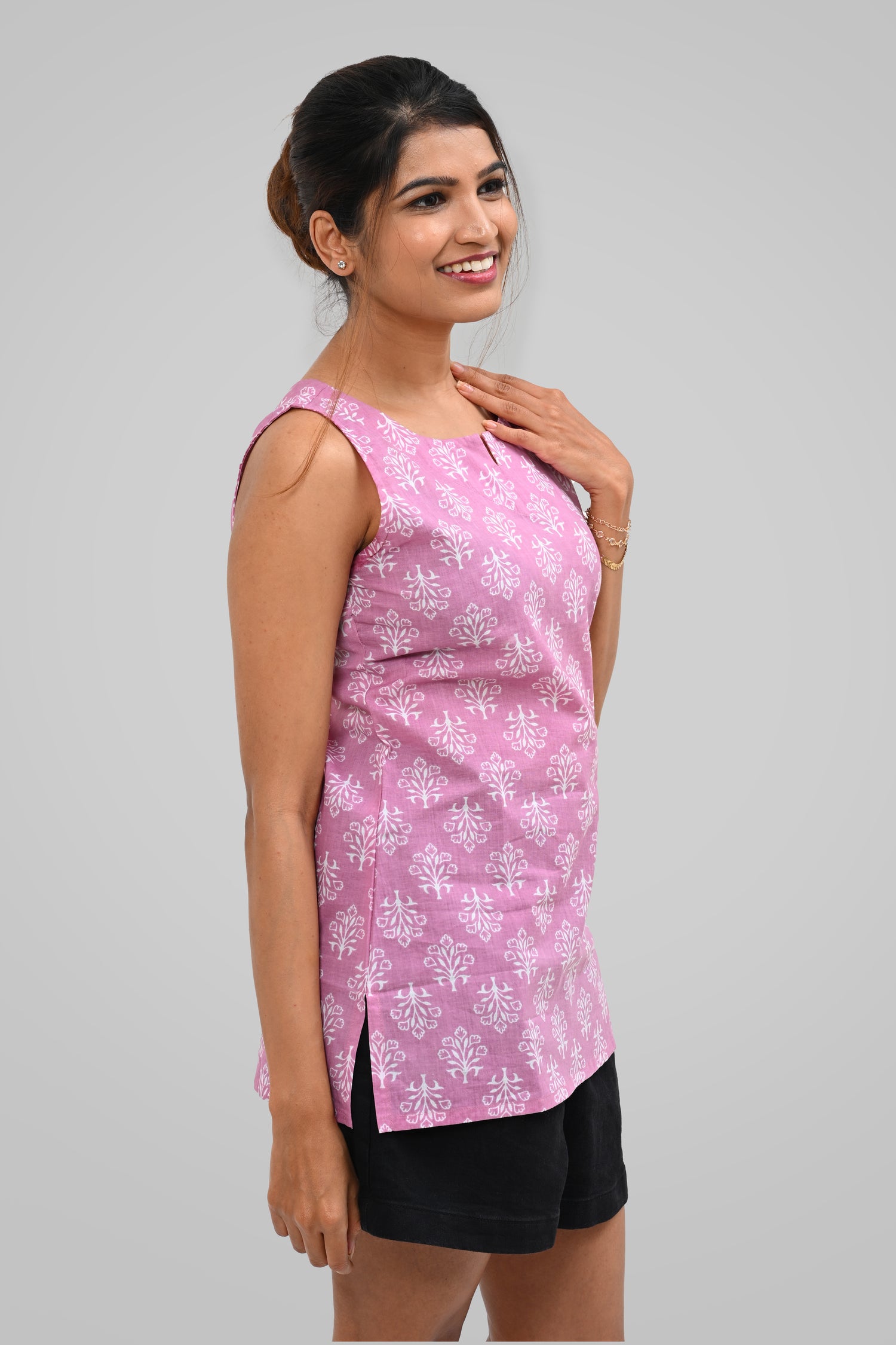 Pink Cotton Printed Sleeveless Kurti